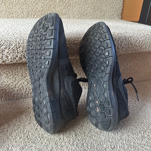 Nike Free Run RN 2018 All Black Size 7.5 Women’s - barely worn! - Picture 3 of 7